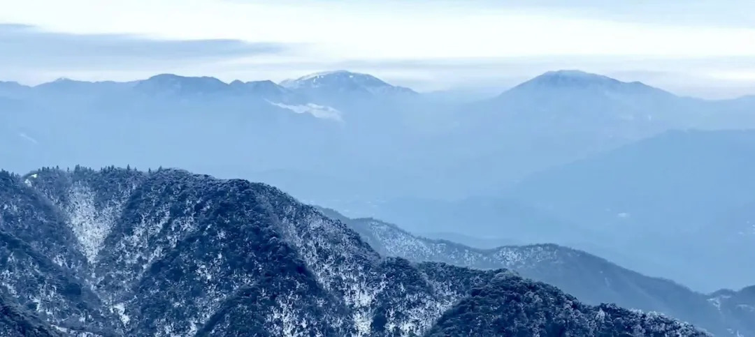 武冈云山迎来新年初雪 银装素裹宛如仙境(图1)