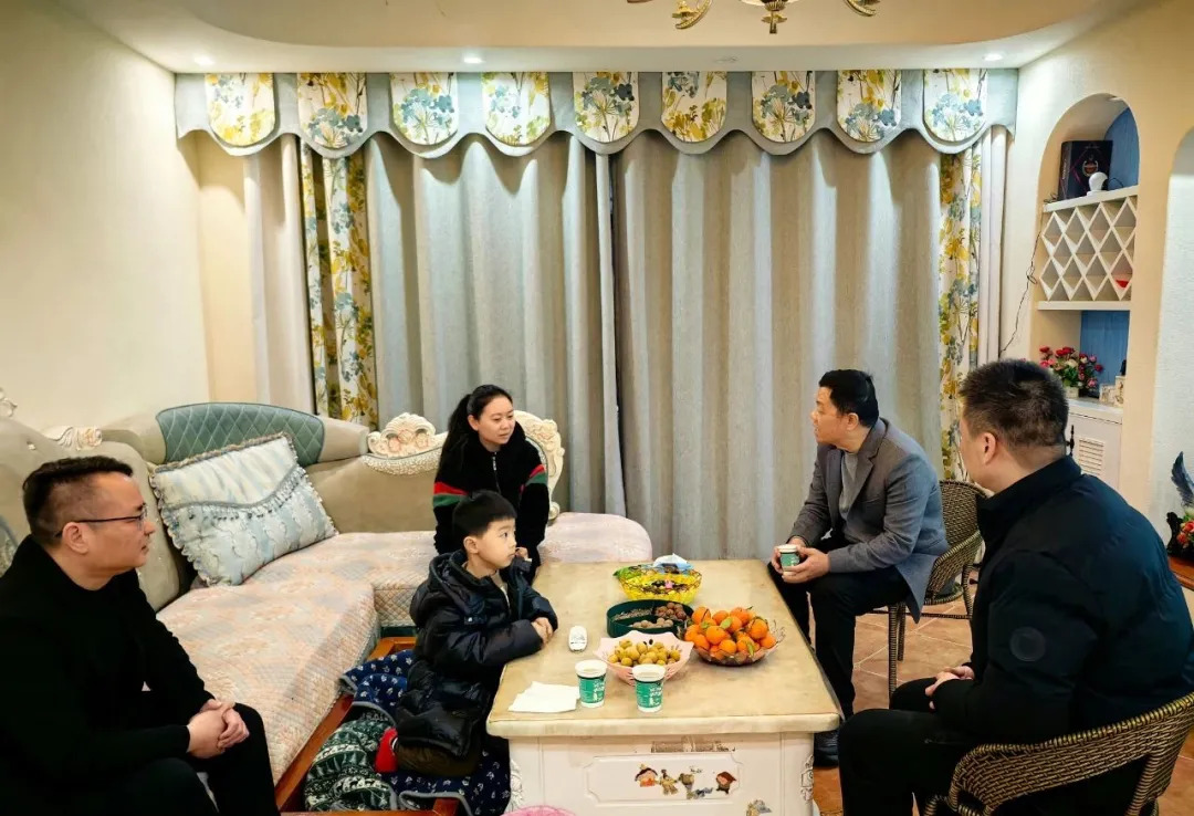 新春走访送温暖 关爱慰问显真情(图1)