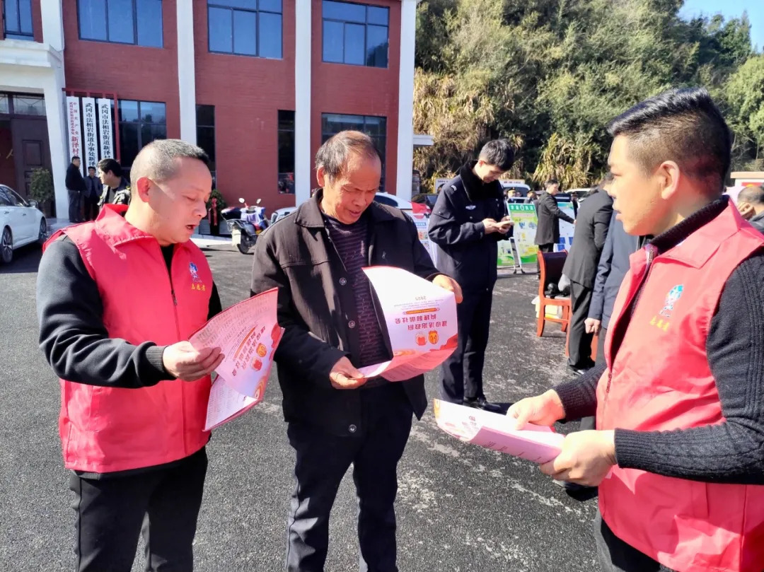 市司法局“法小二”分队深入基层开展法治宣传活动(图1)