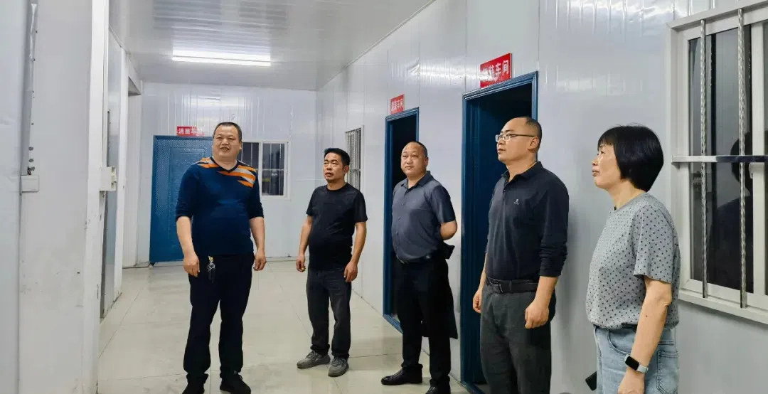 省农科院专家指导晏田辣椒加工技术(图1)