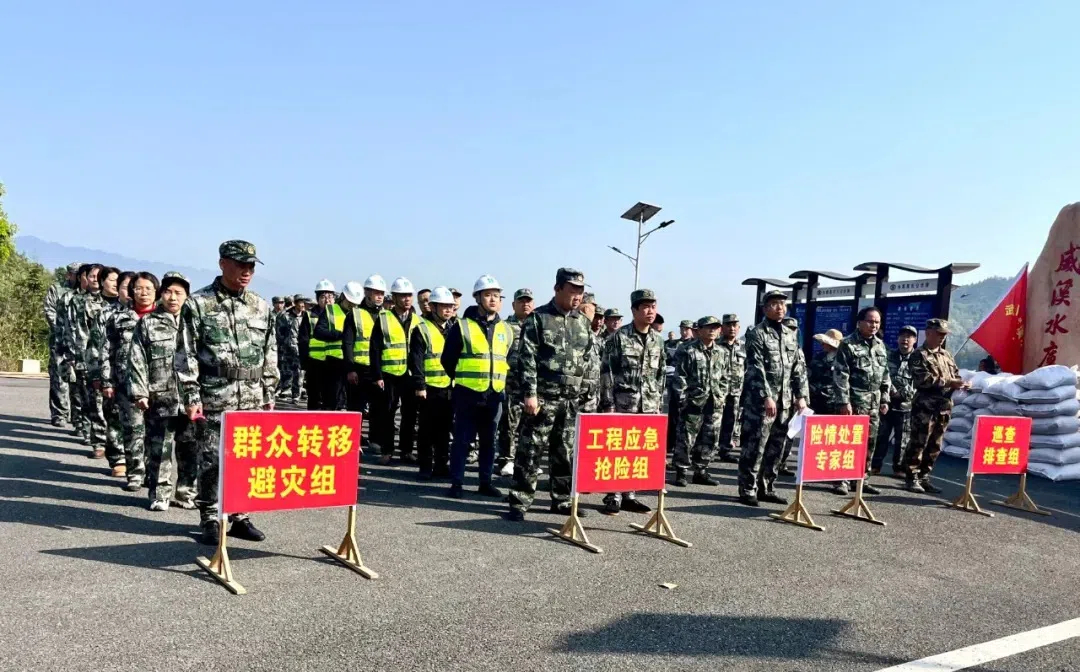 武冈市开展防汛抢险应急演练 筑牢汛期安全防线(图1)