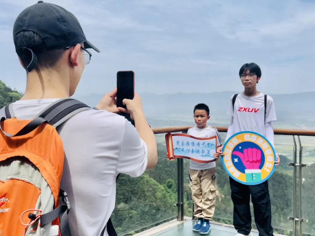 旅发进行时｜“体育+文旅”融合带火“五一”生态游千名跑者共赴武冈云山 登山集福解锁生态之旅(图1)