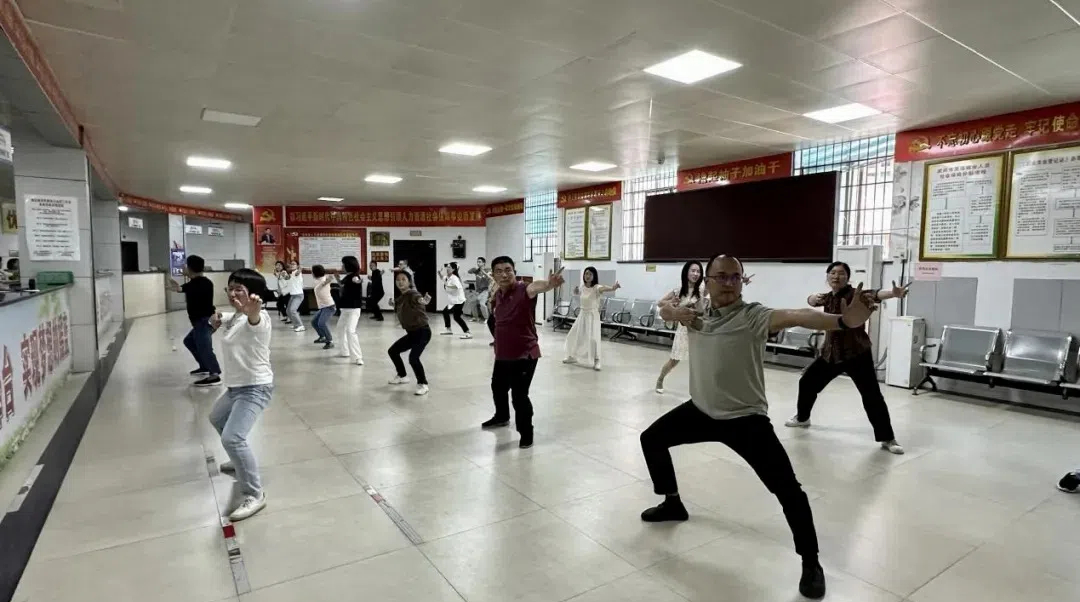 武冈人社：八段锦工间操掀起健康办公潮(图1)