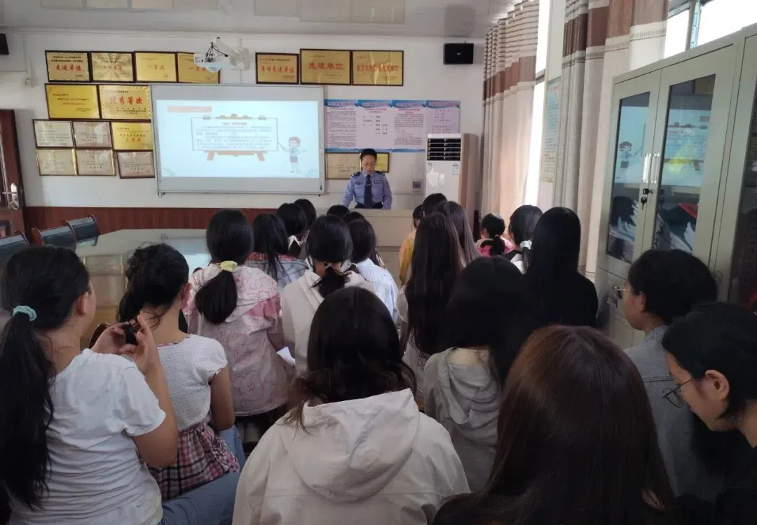 武冈司法：利剑护蕾行动扎紧乡村女生(图1)