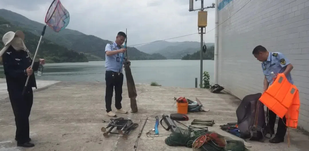 武冈开展威溪水库水源地专项整治行动(图1)