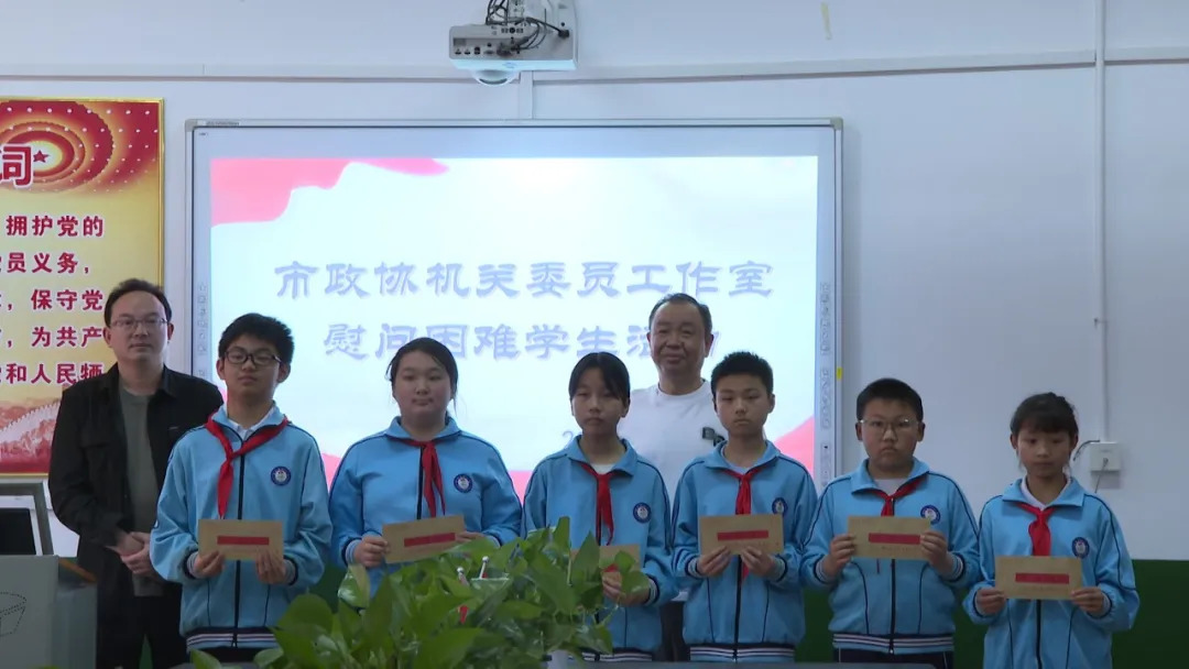 武冈市政协专题调研新东中心小学委员工作室建设(图1)