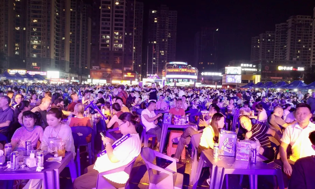 武冈啤酒音乐嘉年华再掀热潮 点燃古城夏日消费(图2)