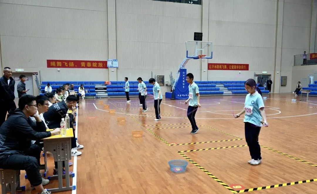 “奔跑吧·武冈”学生跳绳比赛开赛(图2)
