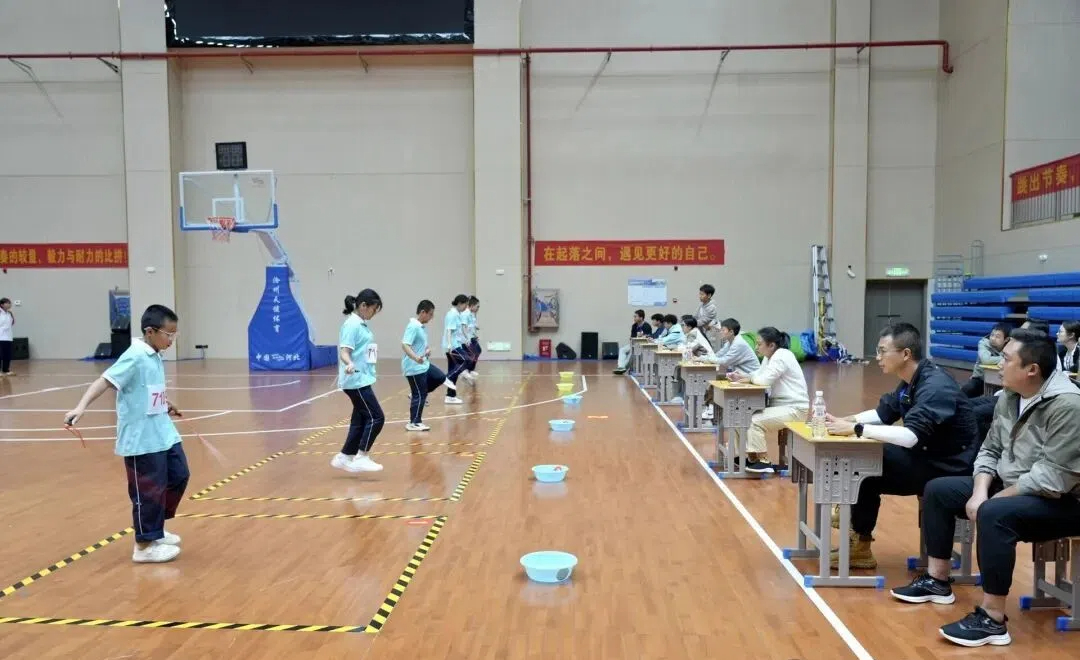 “奔跑吧·武冈”学生跳绳比赛开赛(图4)