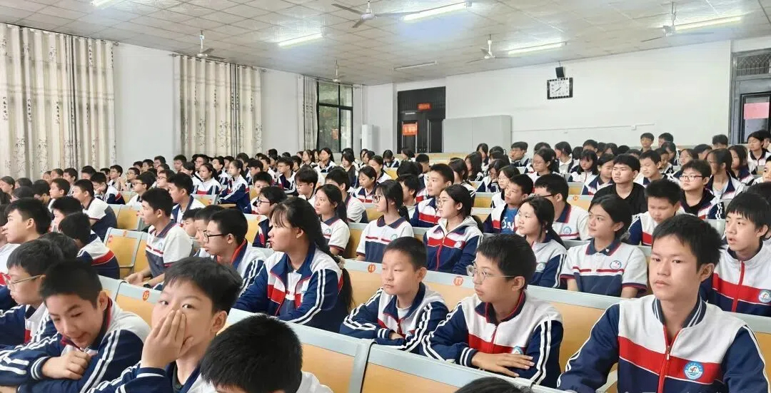 “绿动青春・低碳未来”生态文明宣讲实践活动走进校园(图2)