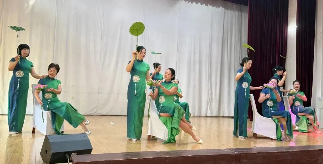 武冈市老干部大学学员载歌载舞庆重阳(图2)