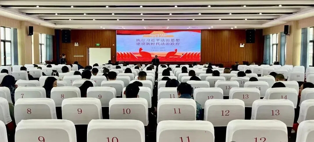 武冈市委党校办法治专题党课 提升中青年干部依法履职能力(图1)