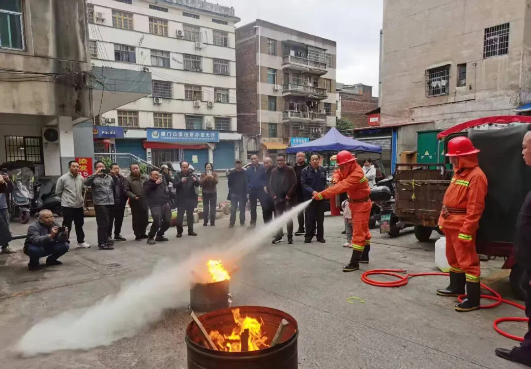 以练筑防,安全同行 武冈市市场服务中心开展消防安全培训与应急演练(图1)