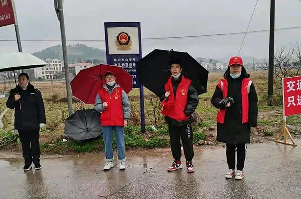 湾头桥志愿者开展交通文明劝导保畅安(图1)